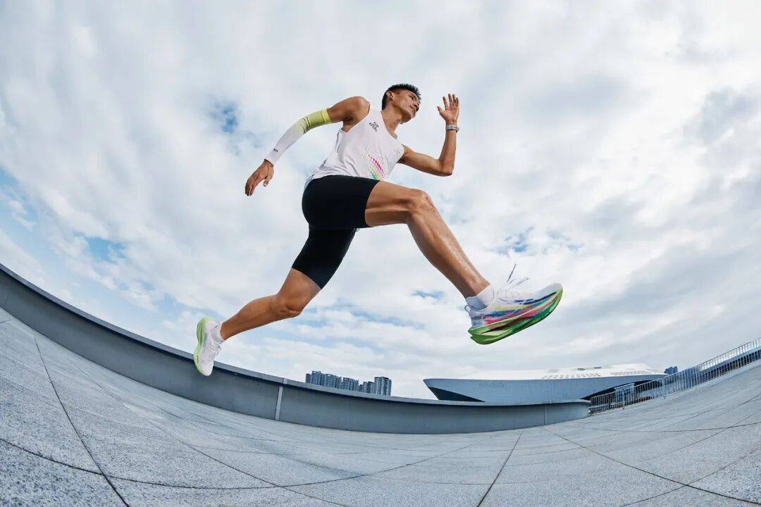 咪咕平台-中国马拉松跨入"205时代"背后,一款跑鞋的二十年押注